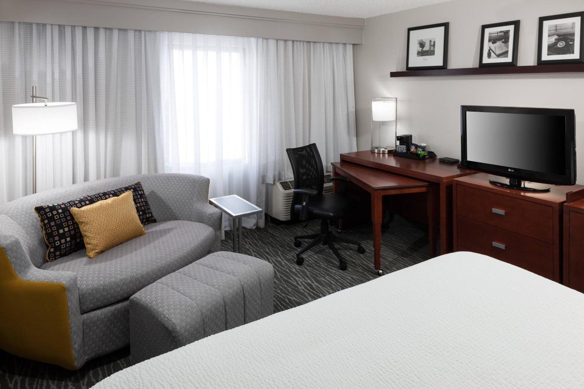Courtyard By Marriott Waco Hotel Екстериор снимка
