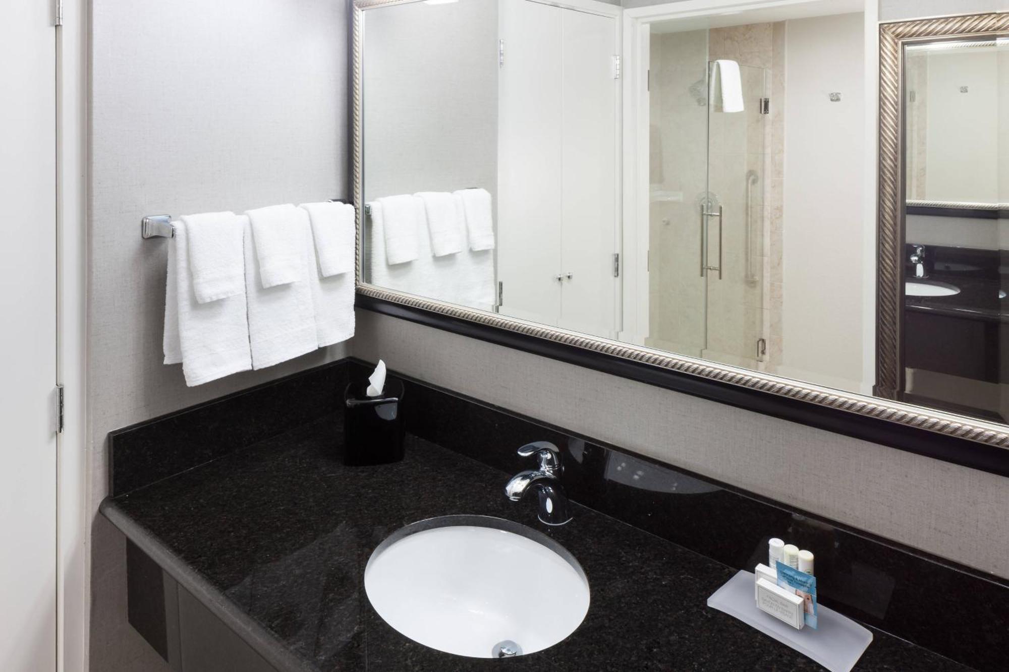 Courtyard By Marriott Waco Hotel Екстериор снимка
