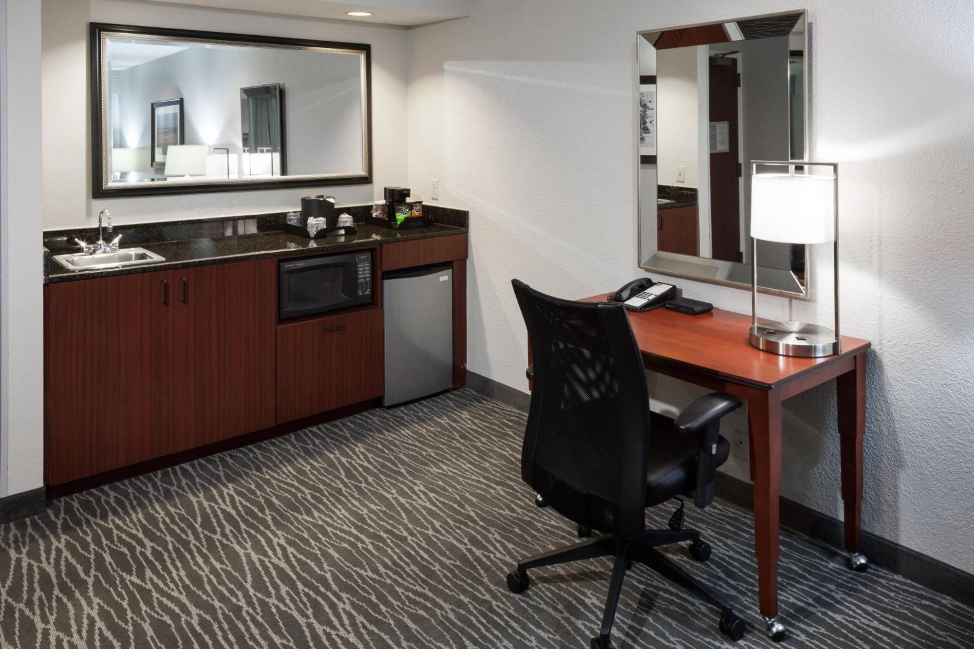 Courtyard By Marriott Waco Hotel Екстериор снимка